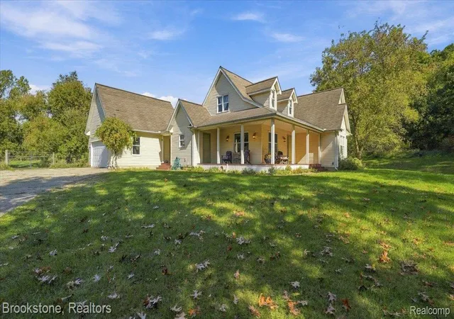 Photo 1 of Single family home for sale at 8208 Rattalee Lake Rd, Clarkston, MI 48348 | MLS# 20261082122 | Listing updated on 2026-10-15