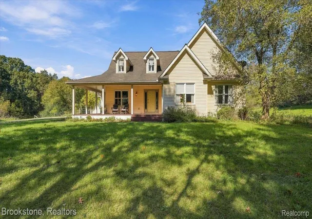 Photo 2 of Single family home for sale at 8208 Rattalee Lake Rd, Clarkston, MI 48348 | MLS# 20261082122 | Listing updated on 2026-10-15