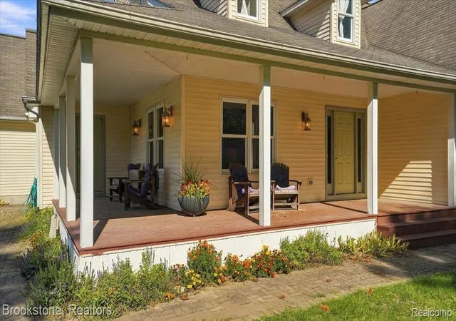 Photo 3 of Single family home for sale at 8208 Rattalee Lake Rd, Clarkston, MI 48348 | MLS# 20261082122 | Listing updated on 2026-10-15