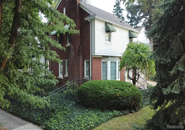 Photo 3 of Single family home for sale at 1405 Wellesley Dr, Mount Clemens, MI 48043 | MLS# 20261082123 | Listing updated on 2026-10-17