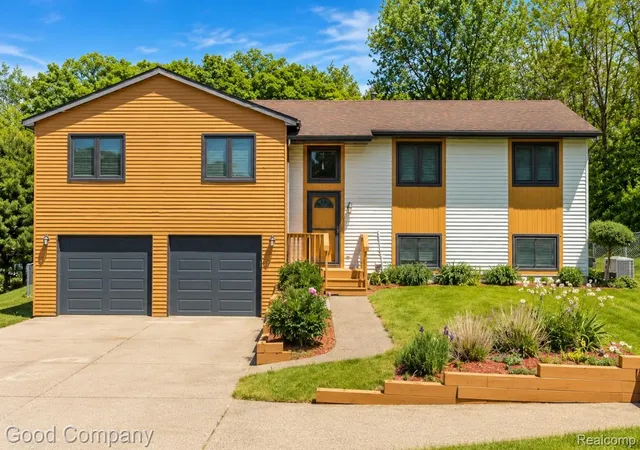 Photo 1 of Single family home for sale at 5410 Edgar Rd, Clarkston, MI 48346 | MLS# 20261082128 | Listing updated on 2026-10-10