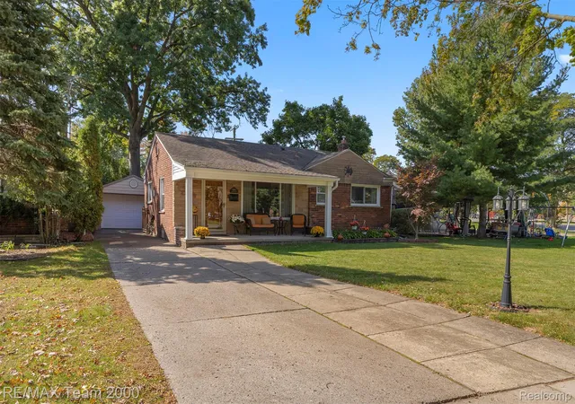 Photo 2 of Single family home for sale at 19195 Snow Ave, Dearborn, MI 48124 | MLS# 20261082134 | Listing updated on 2026-10-10