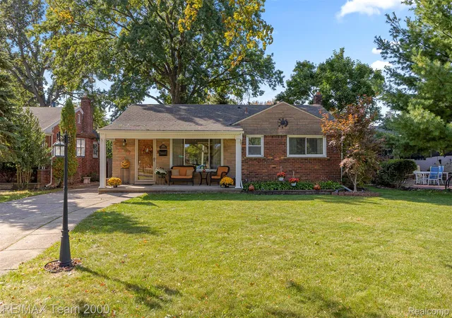 Photo 3 of Single family home for sale at 19195 Snow Ave, Dearborn, MI 48124 | MLS# 20261082134 | Listing updated on 2026-10-10