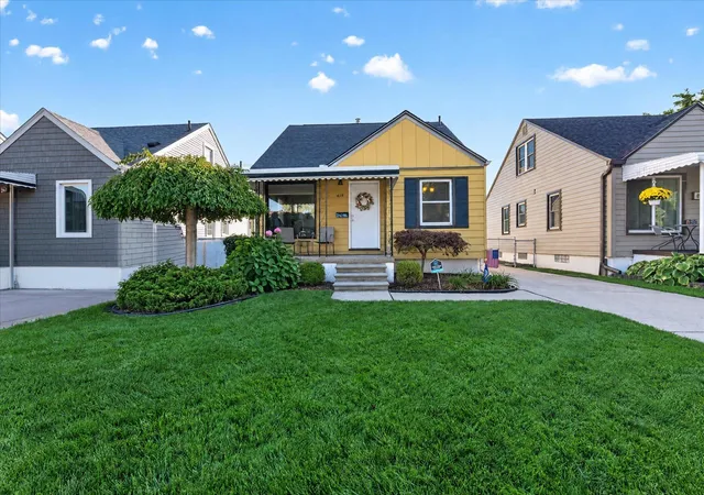 Photo 1 of Sale Pending at 819 Park Ave, Lincoln Park, MI 48146 | MLS# 81026054055 | Listing updated on 2026-10-13