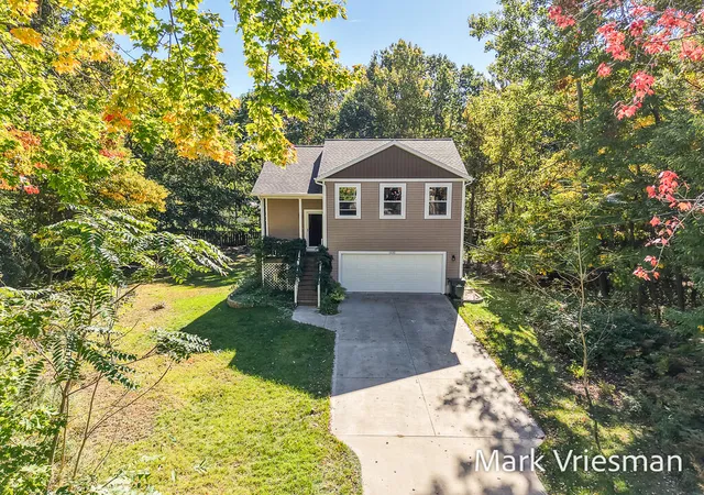 Photo 1 of Single family home for sale at 1032 W Barney Ave, Muskegon, MI 49441 | MLS# 71026054058 | Listing updated on 2026-10-10