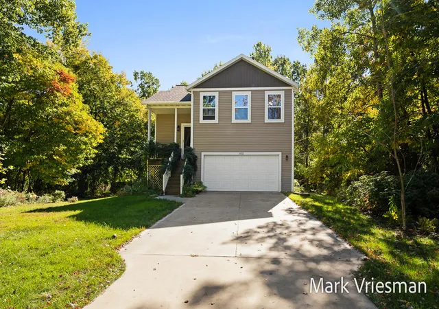 Photo 2 of Single family home for sale at 1032 W Barney Ave, Muskegon, MI 49441 | MLS# 71026054058 | Listing updated on 2026-10-10