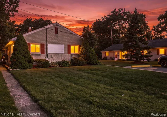 Photo 1 of Multi family home for sale at 16550 Petrie St, Roseville, MI 48066 | MLS# 20261082167 | Listing updated on 2026-10-13