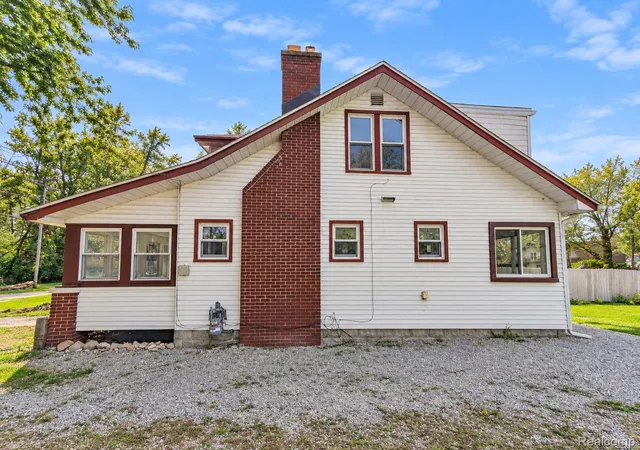 Photo 3 of Single family home for sale at 35330 Lake Dr, Rockwood, MI 48173 | MLS# 20261082170 | Listing updated on 2026-10-16