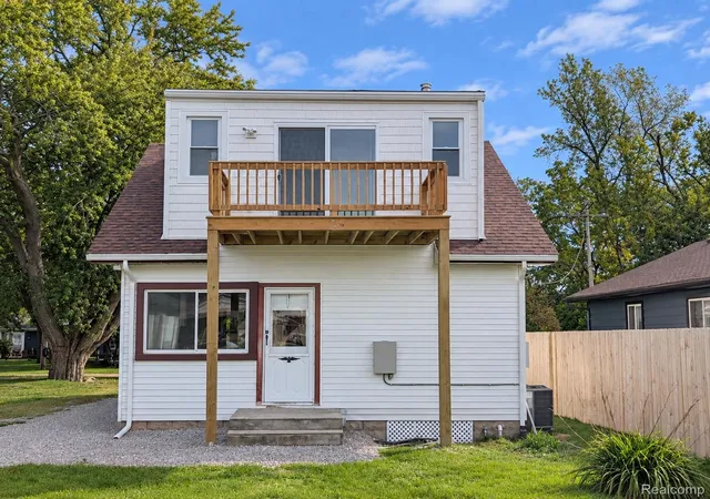 Photo 3 of Single family home for sale at 35330 Lake Dr, Rockwood, MI 48173 | MLS# 20261082170 | Listing updated on 2026-10-16