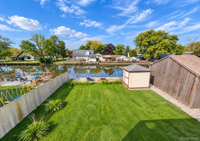 Photo 4 of Single family home for sale at 35330 Lake Dr, Rockwood, MI 48173 | MLS# 20261082170 | Listing updated on 2026-10-16