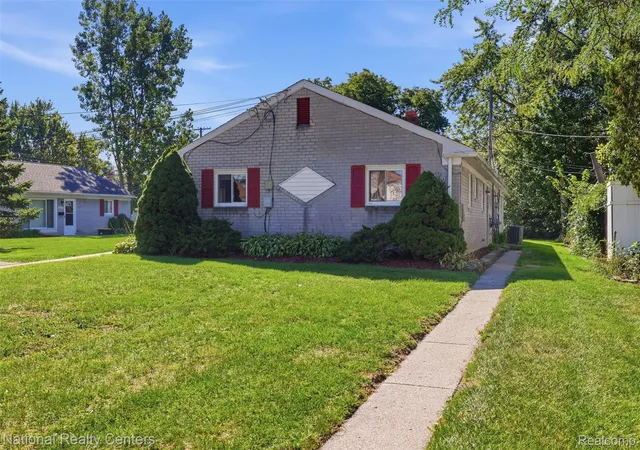 Photo 4 of Multi family home for sale at 16530 Petrie St, Roseville, MI 48066 | MLS# 20261082171 | Listing updated on 2026-10-13
