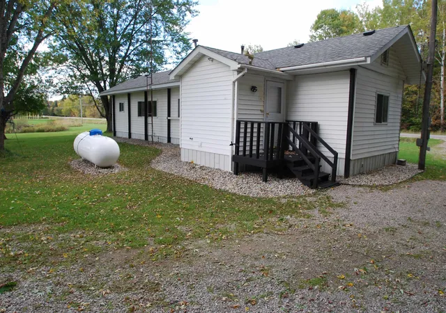 Photo 3 of Single family home for sale at 3276 E Sage Lake Rd, Lupton, MI 48635 | MLS# 77080074413 | Listing updated on 2026-10-12