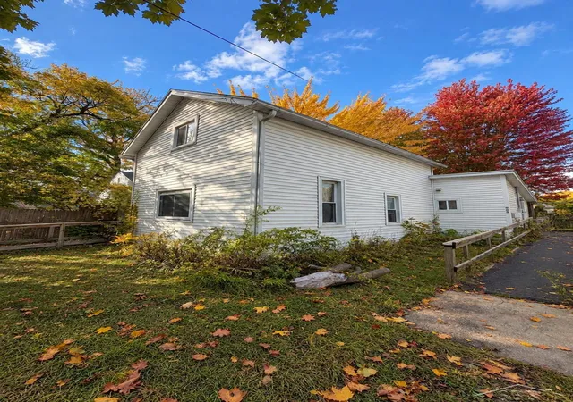 Photo 1 of Single family home for sale at 203 E Hart St, Bay City, MI 48706 | MLS# 61050224491 | Listing updated on 2026-10-09