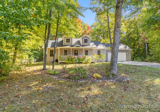 Photo 1 of Single family home for sale at 9642 Hummingbird Ct, Howard City, MI 49329 | MLS# 65026054076 | Listing updated on 2026-10-10