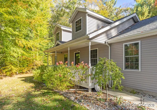 Photo 4 of Single family home for sale at 9642 Hummingbird Ct, Howard City, MI 49329 | MLS# 65026054076 | Listing updated on 2026-10-10