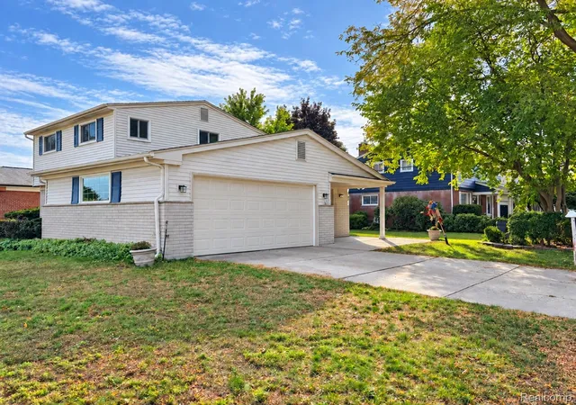 Photo 2 of Single family home for sale at 14193 Arden St, Livonia, MI 48154 | MLS# 20261082183 | Listing updated on 2026-10-13