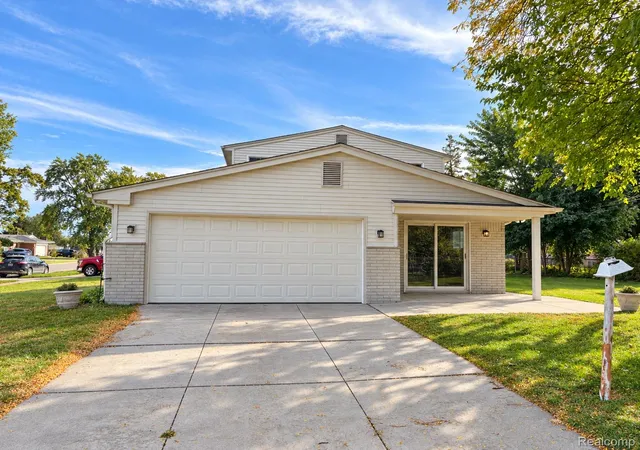 Photo 3 of Single family home for sale at 14193 Arden St, Livonia, MI 48154 | MLS# 20261082183 | Listing updated on 2026-10-13