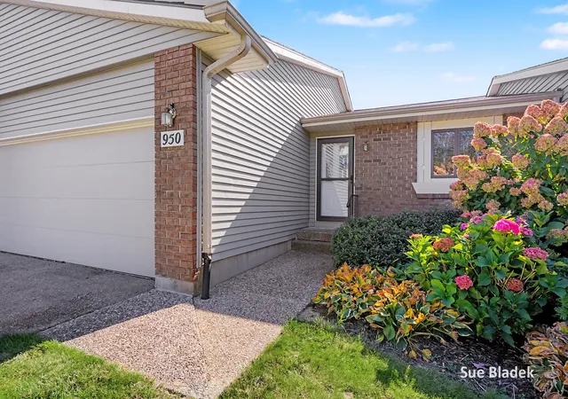 Photo 3 of Condo for sale at 950 Village Ct, Holland, MI 49423 | MLS# 71026054085 | Listing updated on 2026-10-19