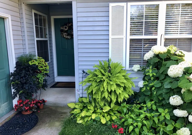 Listing Photo 2 - Condo for sale in building located at 6085 Fairgrove St, Kalamazoo, MI 49009