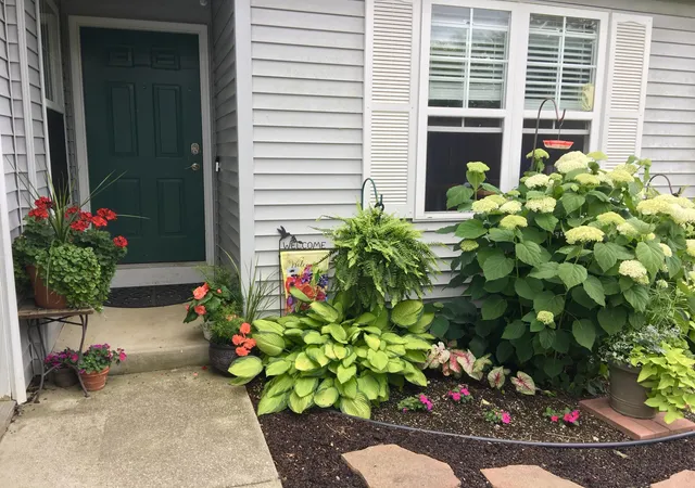 Listing Photo 5 - Condo for sale in building located at 6085 Fairgrove St, Kalamazoo, MI 49009