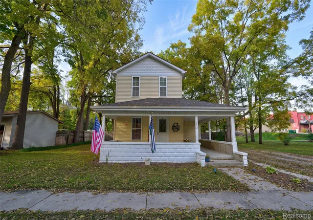 Photo 1 of Single family home for sale at 112 W Elm St, Vernon, MI 48476 | MLS# 20261082192 | Listing updated on 2026-10-19