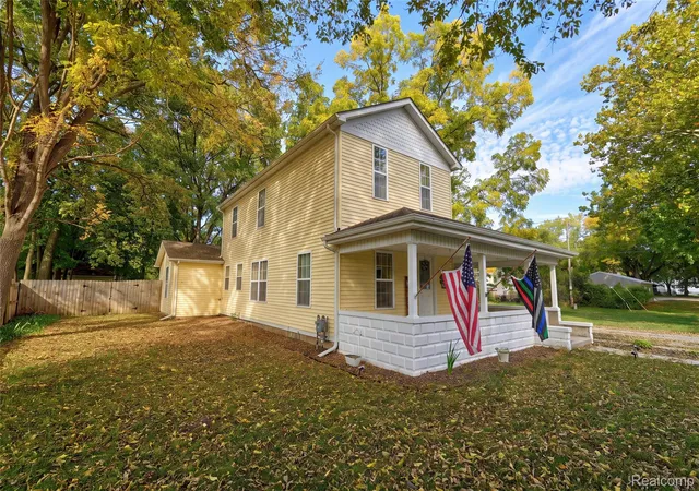 Photo 3 of Single family home for sale at 112 W Elm St, Vernon, MI 48476 | MLS# 20261082192 | Listing updated on 2026-10-19