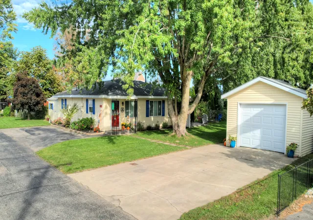 Photo 3 of Single family home for sale at 4135 W Joy Rd, Shelbyville, MI 49344 | MLS# 71026054099 | Listing updated on 2026-10-11