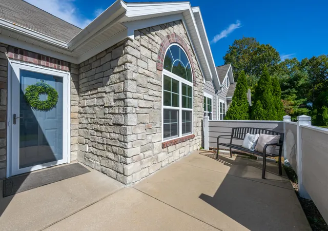 Listing Photo 3 - Condo for sale in building located at 2787 Villa Ln, Benton Harbor, MI 49022