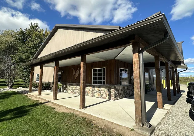 Photo 3 of Single family home for sale at 1025 Reed Rd, Sterling, MI 48659 | MLS# 77080074418 | Listing updated on 2026-10-12
