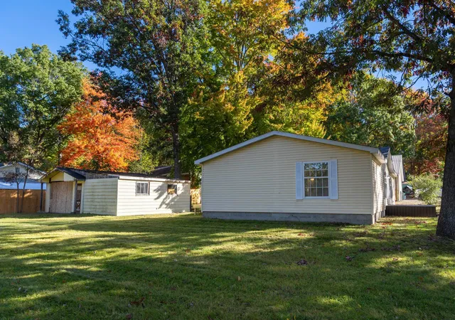 Photo 3 of Single family home for sale at 6916 Danes Dr, Houghton Lake, MI 48629 | MLS# 79080074419 | Listing updated on 2026-10-12