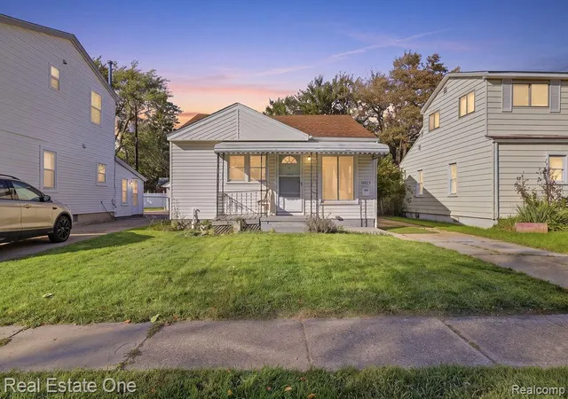 Photo 2 of Single family home for sale at 14073 Hendricks Ave, Warren, MI 48089 | MLS# 20261082202 | Listing updated on 2026-10-18