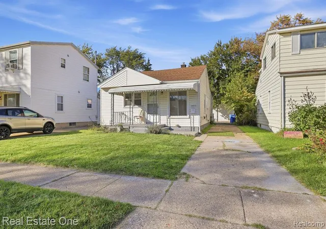 Photo 3 of Single family home for sale at 14073 Hendricks Ave, Warren, MI 48089 | MLS# 20261082202 | Listing updated on 2026-10-18