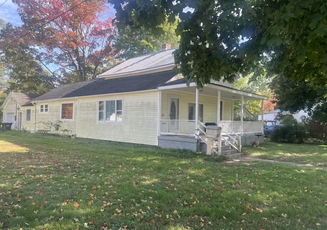 Photo 1 of Single family home for sale at 422 N Walker St, Bronson, MI 49028 | MLS# 62026054111 | Listing updated on 2026-10-28