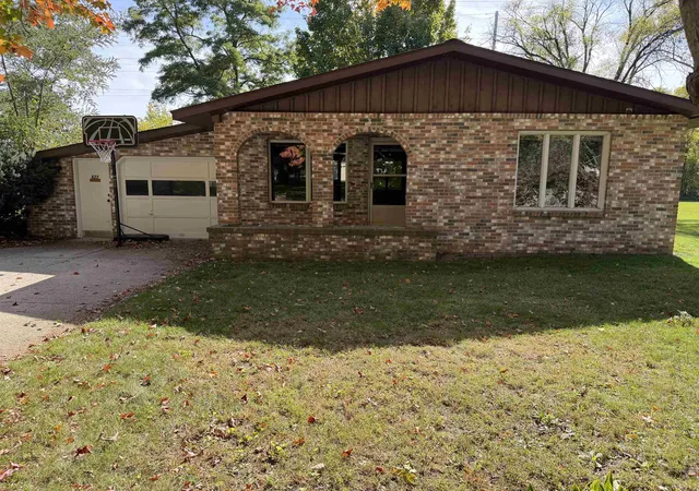 Photo 2 of Single family home for sale at 623 Mill St, Alma, MI 48801 | MLS# 79080074421 | Listing updated on 2026-10-16