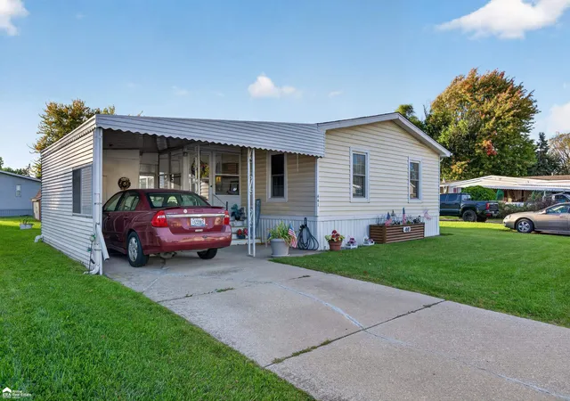 Photo 1 of Single family home for sale at 441 Selkirk Dr, Mount Morris, MI 48458 | MLS# 5050224518 | Listing updated on 2026-10-10