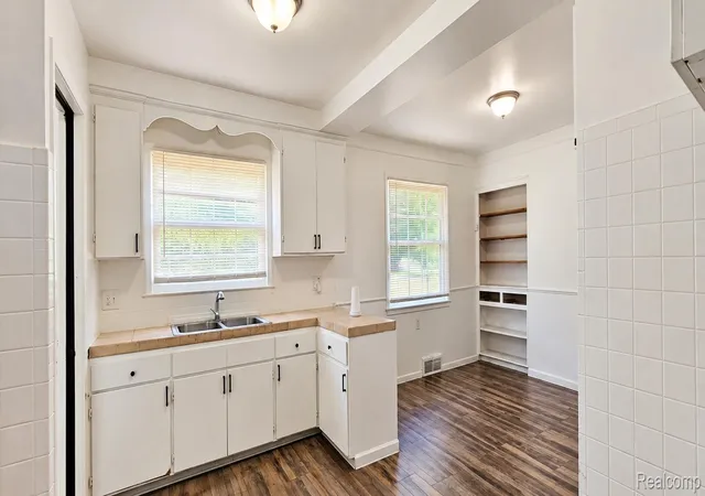 Photo 4 of Single family home for sale at 19325 Albany St, Detroit, MI 48234 | MLS# 20261082242 | Listing updated on 2026-10-12