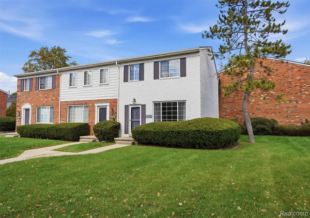 Photo 1 of Condo for sale at 429 Fox Hills Dr N, Bloomfield Hills, MI 48304 | MLS# 20261082244 | Listing updated on 2026-10-18