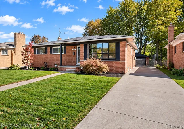 Photo 3 of Single family home for sale at 14370 Alexander St, Livonia, MI 48154 | MLS# 20261082250 | Listing updated on 2026-10-11
