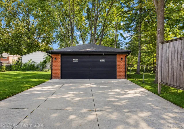 Photo 4 of Single family home for sale at 14370 Alexander St, Livonia, MI 48154 | MLS# 20261082250 | Listing updated on 2026-10-11