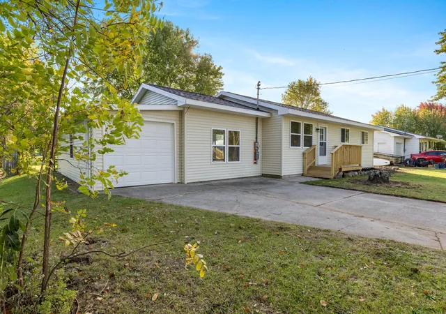 Photo 3 of Single family home for sale at 214 N Herring St, Ashley, MI 48806 | MLS# 65026054135 | Listing updated on 2026-10-28