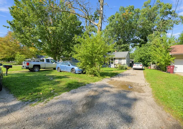 Photo 3 of Single family home for sale at 1960 Calvin Ave, Muskegon, MI 49442 | MLS# 65026054136 | Listing updated on 2026-10-11