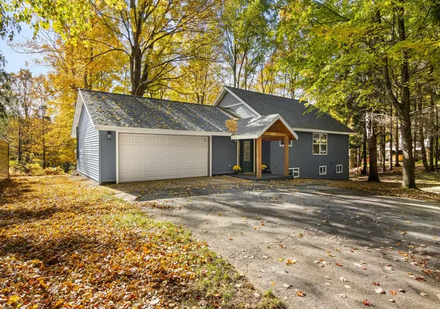 Photo 1 of Single family home for sale at 18411 Timberland Dr, Thompsonville, MI 49683 | MLS# 78080074423 | Listing updated on 2026-10-12