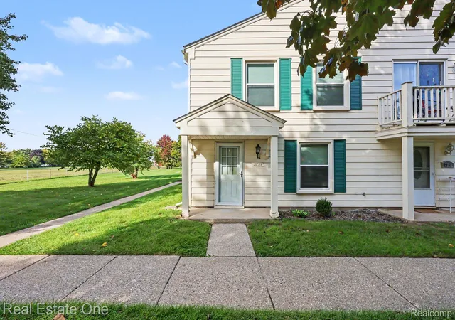 Photo 1 of Condo for sale at 2755 Fox Holw Ct, Lake Orion, MI 48360 | MLS# 20261082260 | Listing updated on 2026-10-21
