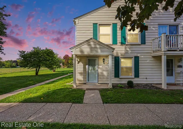 Photo 2 of Condo for sale at 2755 Fox Holw Ct, Lake Orion, MI 48360 | MLS# 20261082260 | Listing updated on 2026-10-21