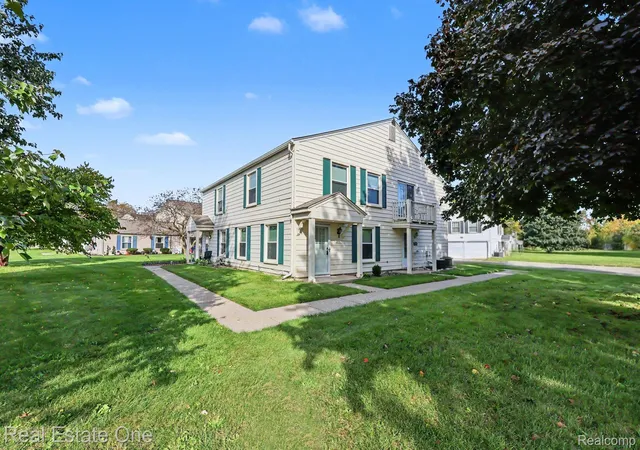 Photo 3 of Condo for sale at 2755 Fox Holw Ct, Lake Orion, MI 48360 | MLS# 20261082260 | Listing updated on 2026-10-21