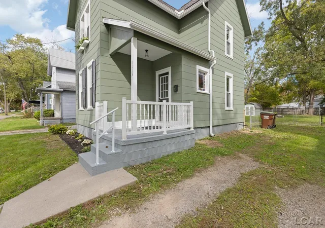 Photo 3 of Single family home for sale at 1113 E Hunt St, Adrian, MI 49221 | MLS# 56050224528 | Listing updated on 2026-10-10