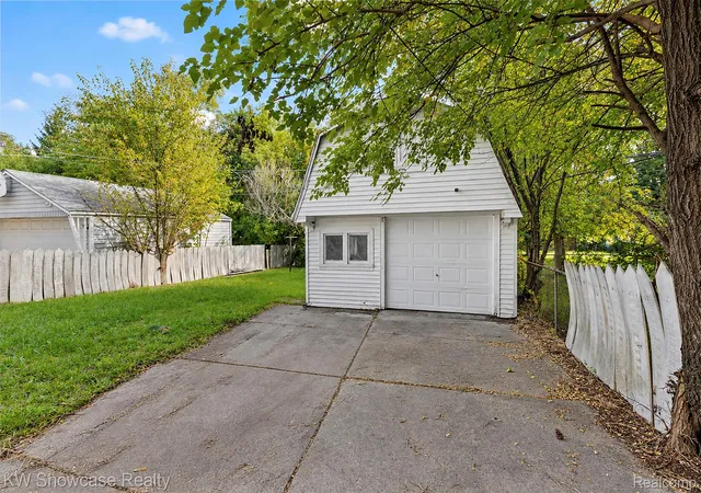 Photo 4 of Single family home for sale at 12844 Wormer, Redford, MI 48239 | MLS# 20261082264 | Listing updated on 2026-10-18