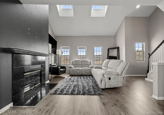 Listing Photo 4 - Condo for sale in building located at 1112 Mason St, Dearborn, MI 48124
