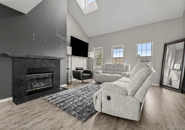 Listing Photo 5 - Condo for sale in building located at 1112 Mason St, Dearborn, MI 48124
