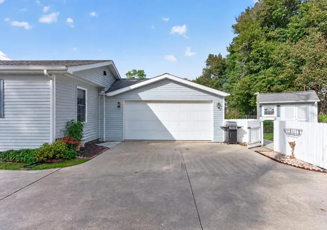 Photo 2 of Single family home for sale at 216 E 3rd Street, Onsted, MI 49265 | MLS# 81026054156 | Listing updated on 2026-10-20